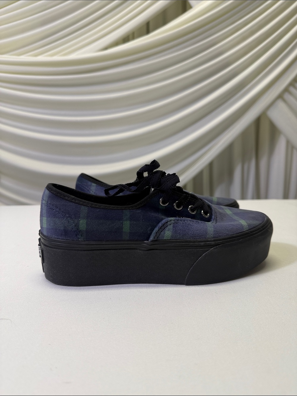 Vans-Authentic Stack Platform UNISEX Shoe Velvet Plaid (Men’s 5.5; Women’s 7)